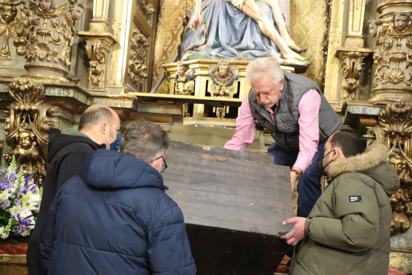 Fotos: La Virgen del Mercado desciende de su camarín