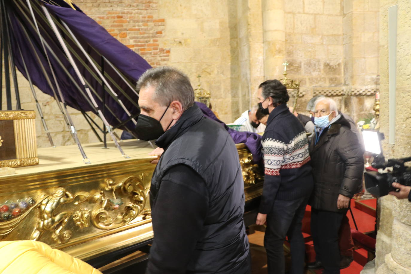 Fotos: La Virgen del Mercado desciende de su camarín