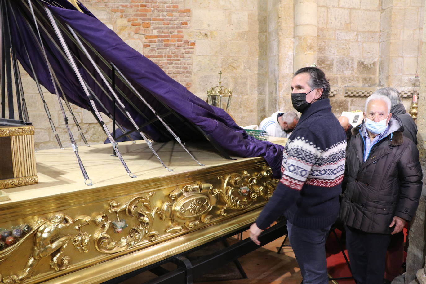 Fotos: La Virgen del Mercado desciende de su camarín