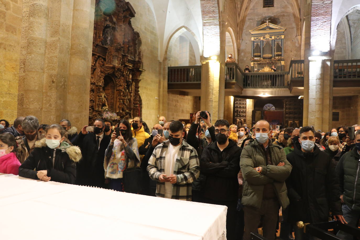 Fotos: La Virgen del Mercado desciende de su camarín