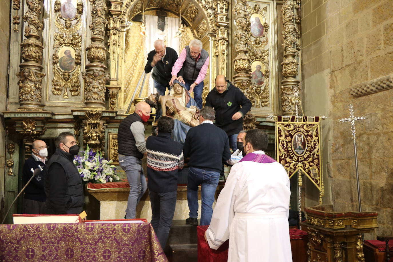 Fotos: La Virgen del Mercado desciende de su camarín