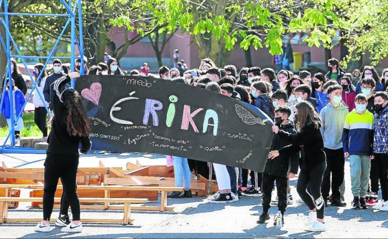 Homenaje a Erika de sus compañeros del IES de La Ería.