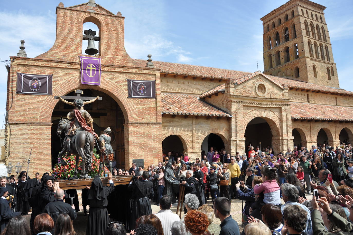 La coincidencia con la muestra de las Edades del Hombre le dan un protagonismo especial a Semana Santa de Sahagún.