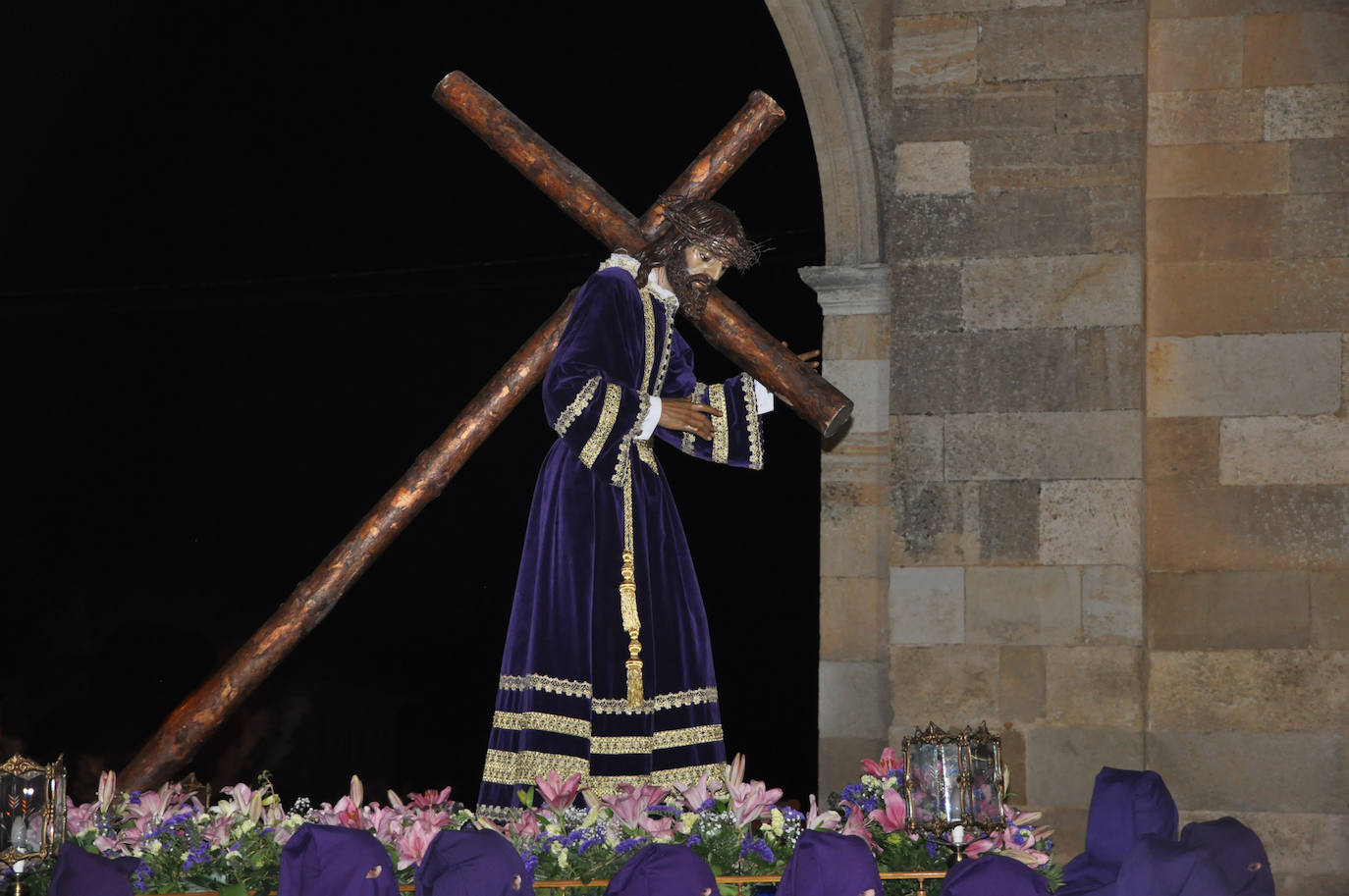 La coincidencia con la muestra de las Edades del Hombre le dan un protagonismo especial a Semana Santa de Sahagún.