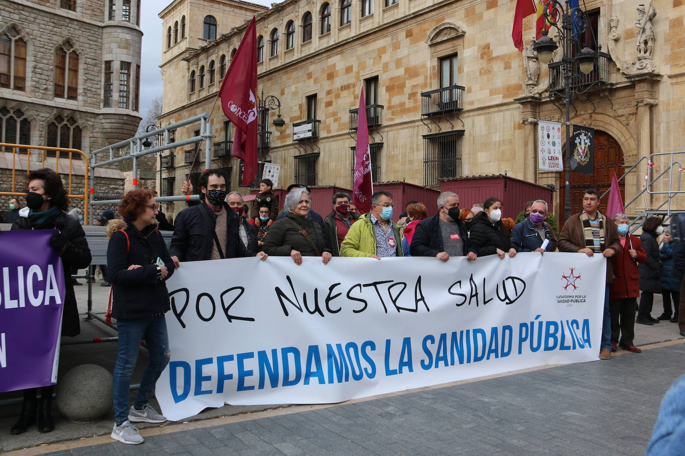 La Plataforma por la Sanidad celebra una concentración en Botines para exigir un incremento de los recursos. 