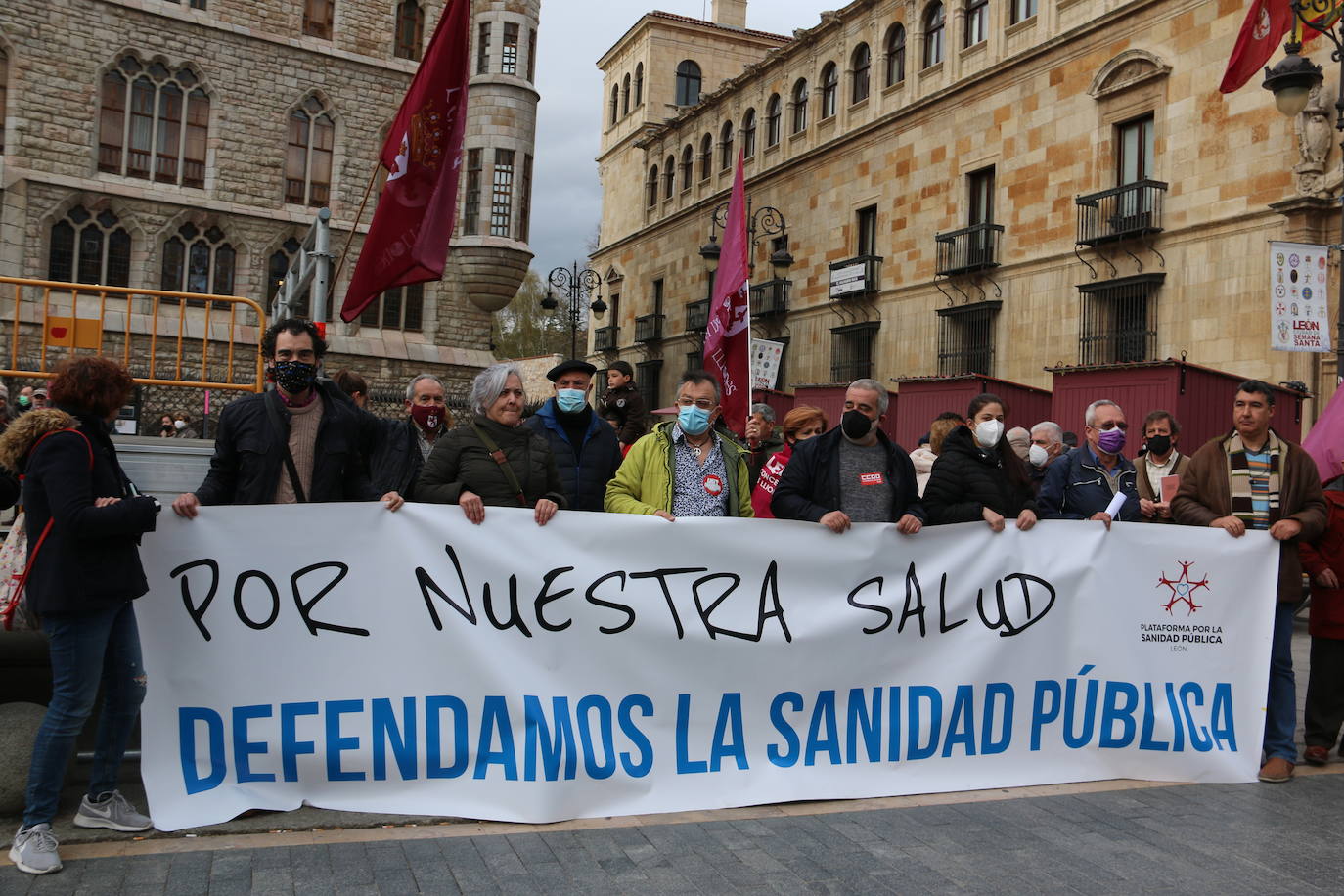 La Plataforma por la Sanidad celebra una concentración en Botines para exigir un incremento de los recursos. 