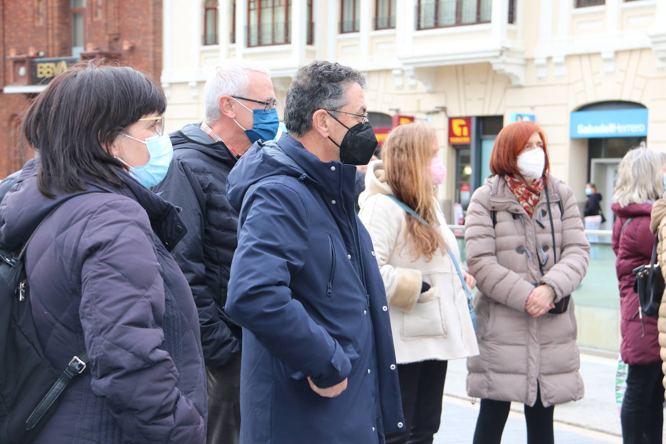 La Plataforma por la Sanidad celebra una concentración en Botines para exigir un incremento de los recursos. 