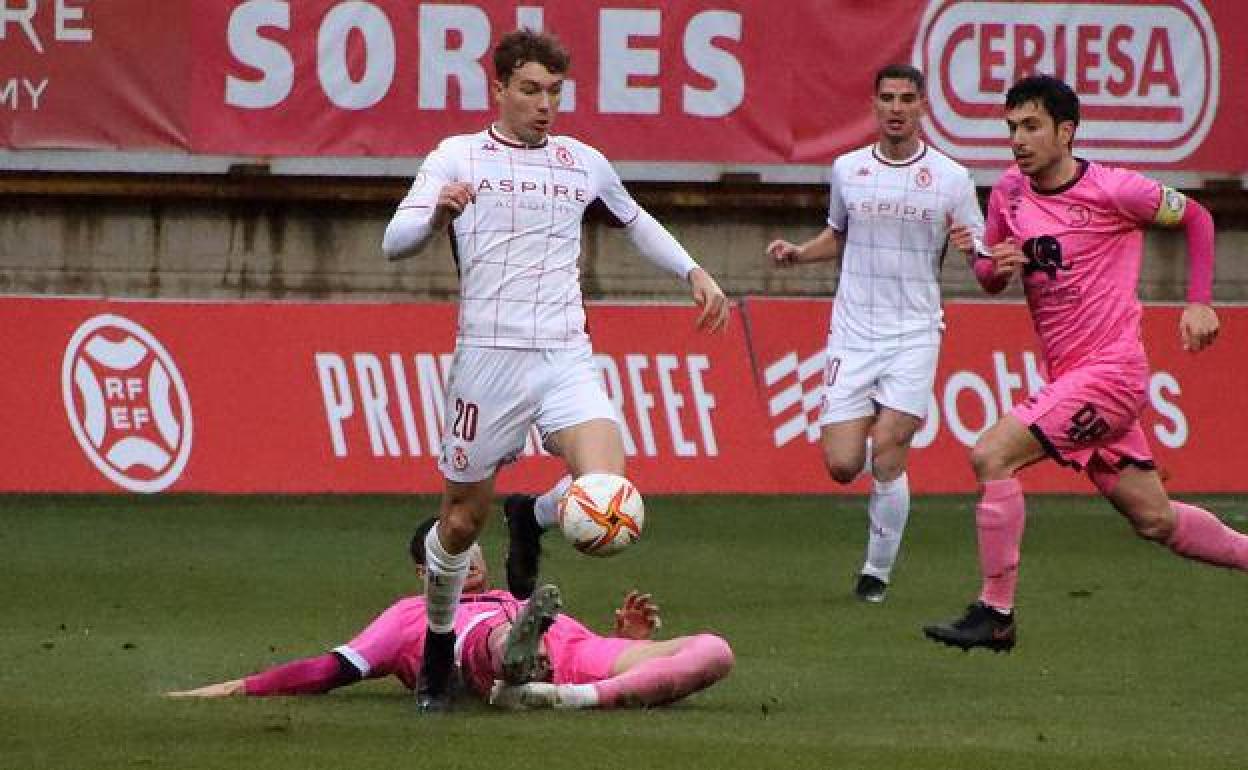 Álvaro Juan, jugador de la Cultural y Deportiva Leonesa. 