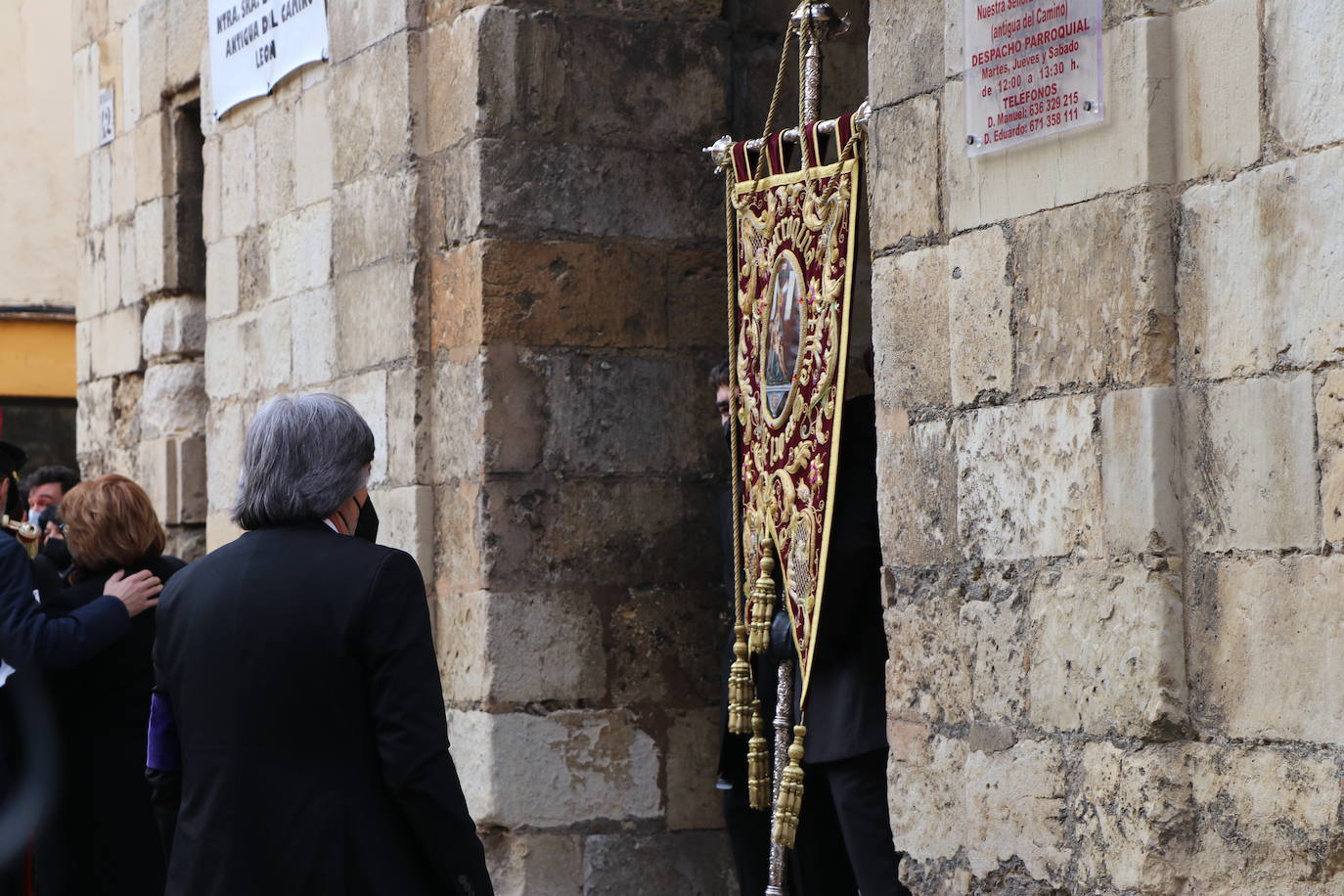 La Virgen del Mercado anuncia a los leoneses en inicio de la Semana Santa.