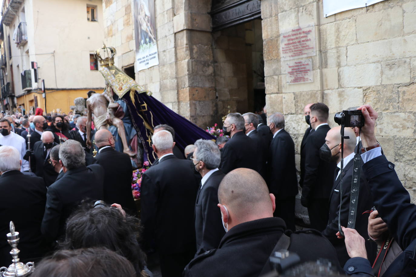 La Virgen del Mercado anuncia a los leoneses en inicio de la Semana Santa.