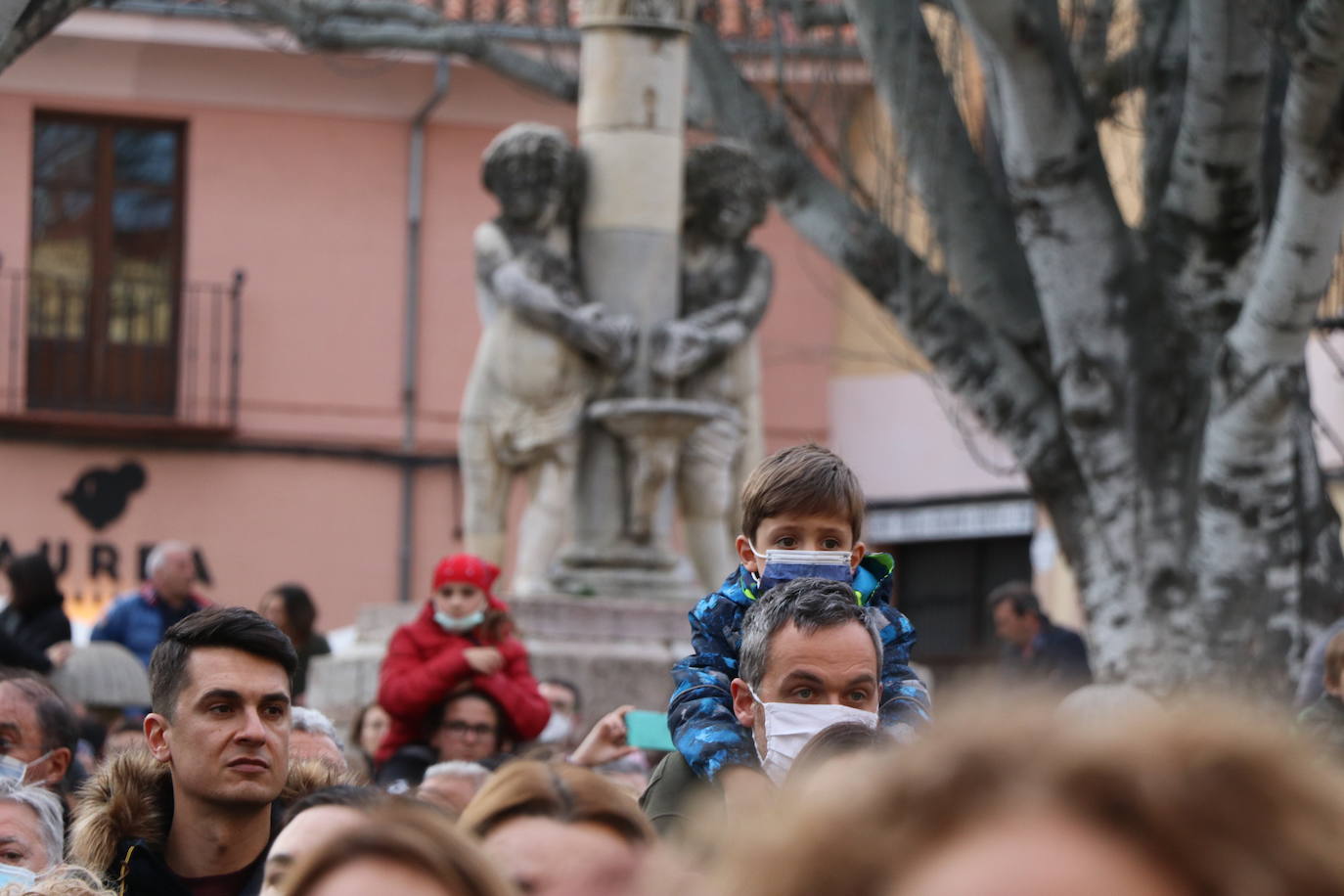 La Virgen del Mercado anuncia a los leoneses en inicio de la Semana Santa.