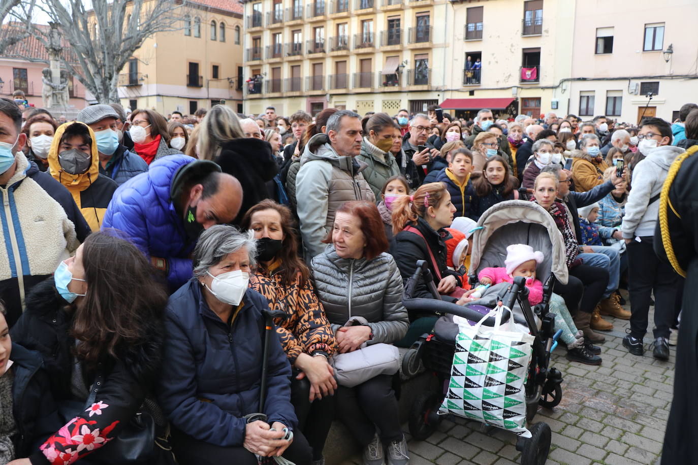 La Virgen del Mercado anuncia a los leoneses en inicio de la Semana Santa.