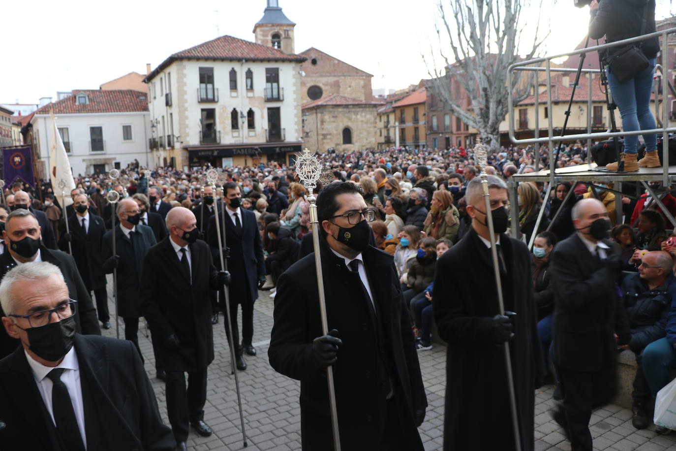 La Virgen del Mercado anuncia a los leoneses en inicio de la Semana Santa.