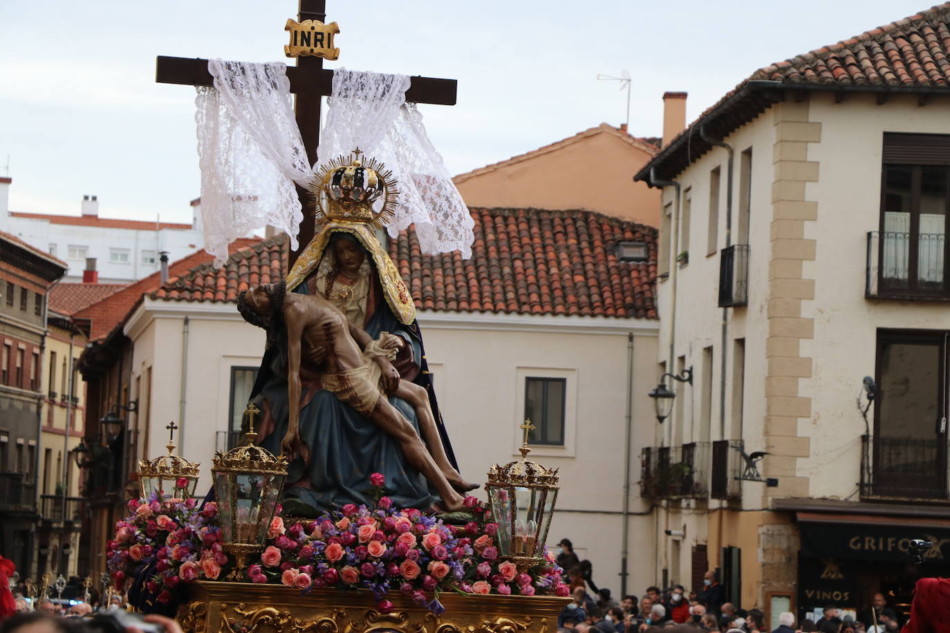 La Virgen del Mercado anuncia a los leoneses en inicio de la Semana Santa.