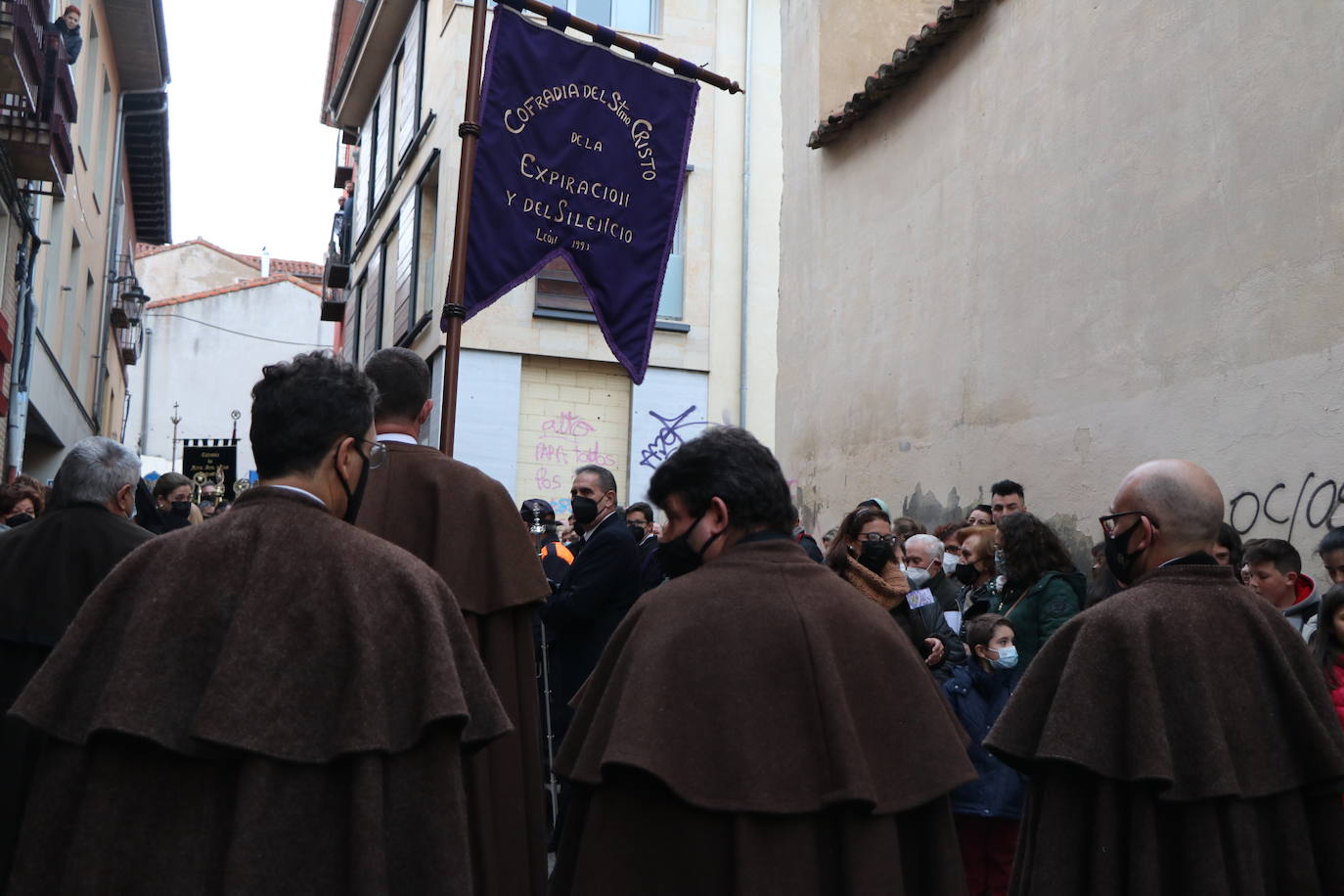 La Virgen del Mercado anuncia a los leoneses en inicio de la Semana Santa.