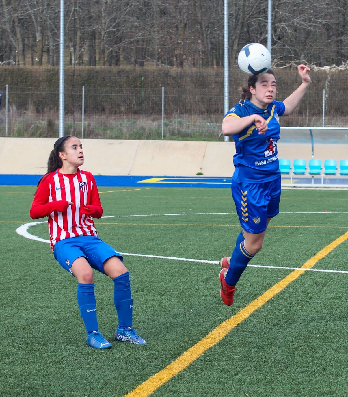 Partido inaugural entre el Olimpico de León y el Atlético de Madrid. 