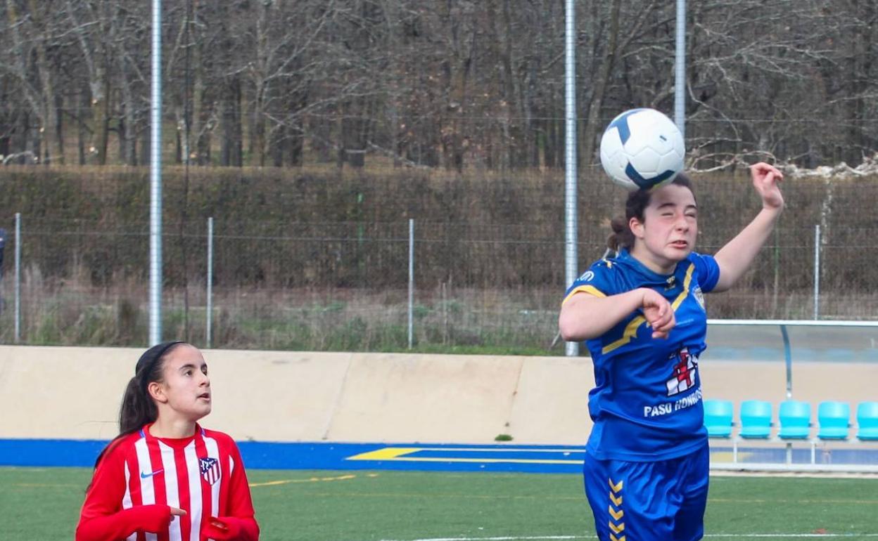 Lance de juego en el partido entre Atlético de Madrid y Olímpico de León. 