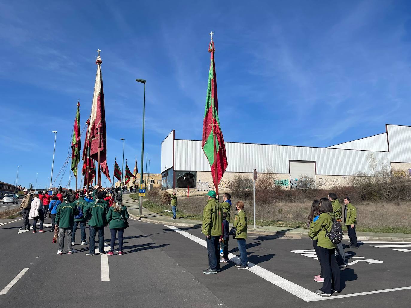 Pendones en La Virgen del Camino. 