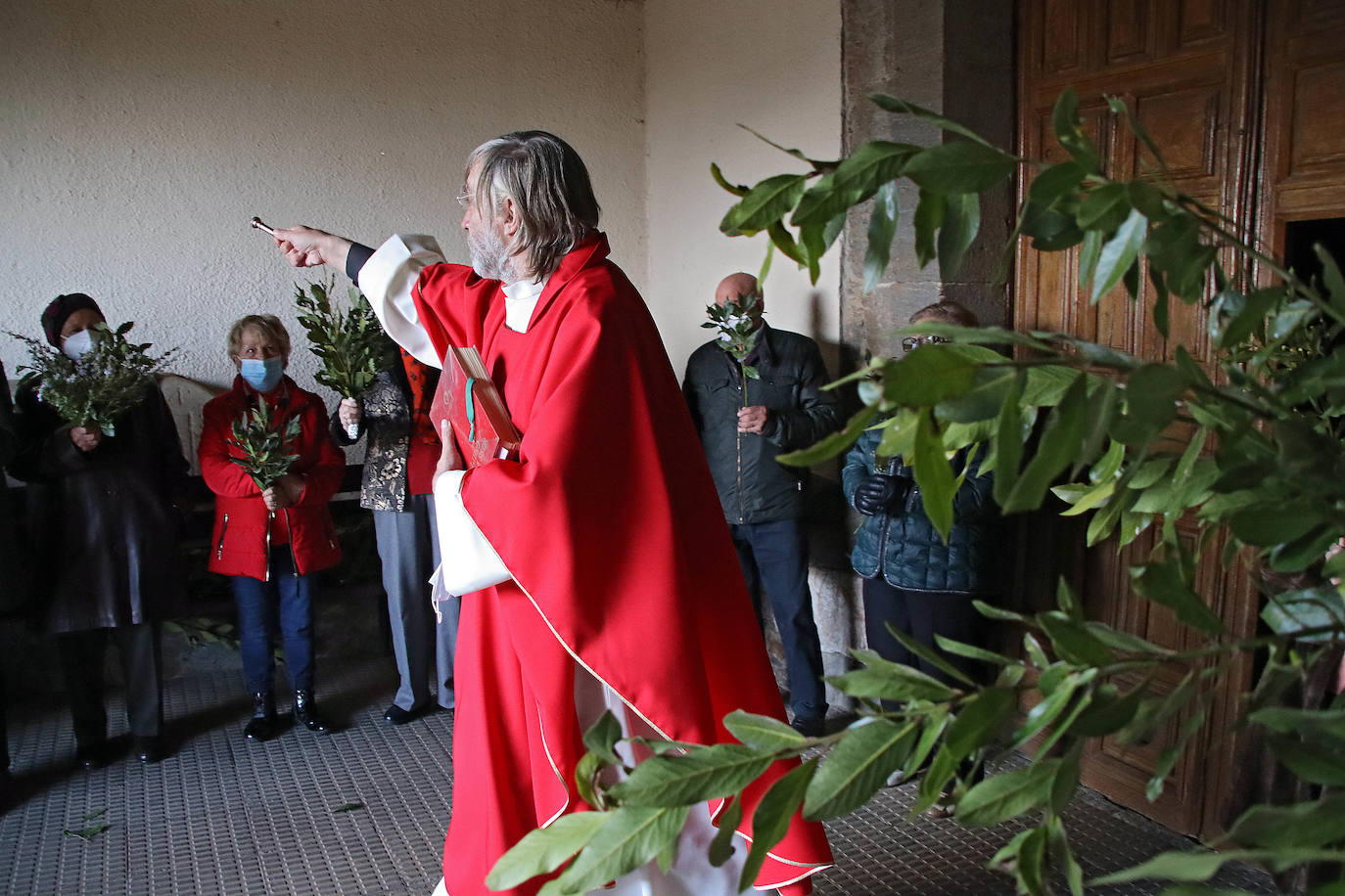 El fotógrafo Peio García nos descubre cómo se vive la Semana Santa en las zonas más rurales de la provincia de León.