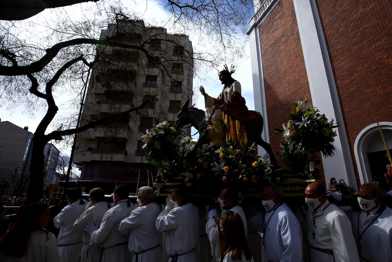 Ponferrada volvió, tras dos años de parón, a cumplir con la tradición del Domingo de Ramos.