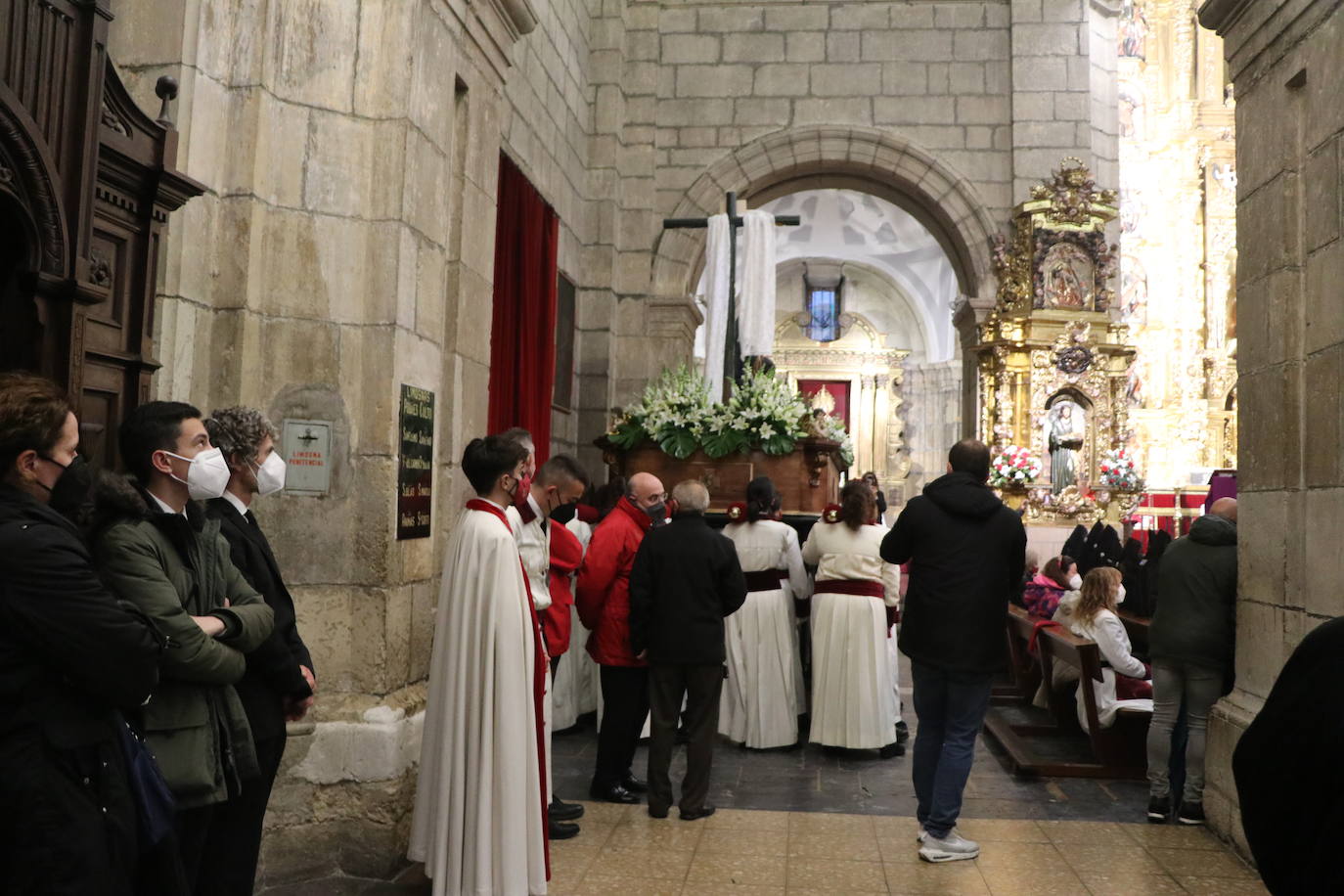 La adversa climatología marca el Lunes Santo en León capital