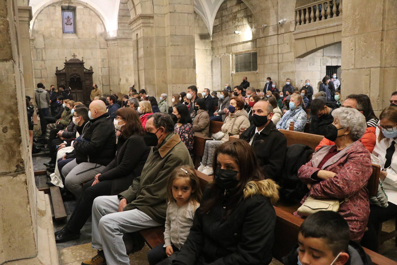 La adversa climatología marca el Lunes Santo en León capital