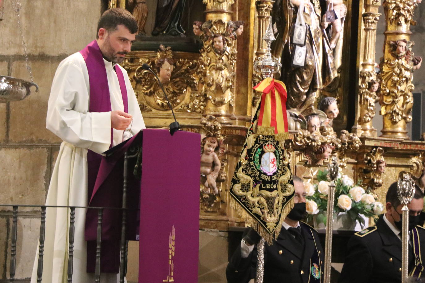 La adversa climatología marca el Lunes Santo en León capital