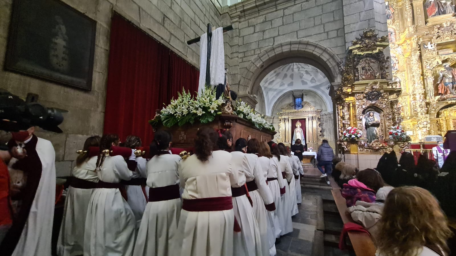 La adversa climatología marca el Lunes Santo en León capital