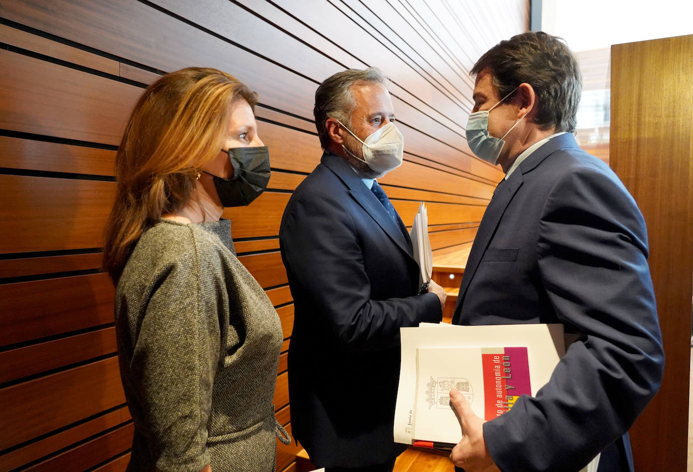 El portavoz del Grupo Socialista, Luis Tudanca, durante la sesión de tarde del debate de investidura del candidato a la Presidencia de la Junta de Castilla y León