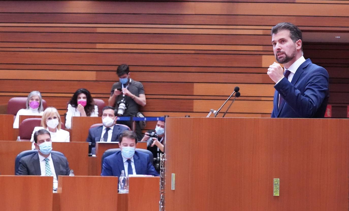 El portavoz del Grupo Socialista, Luis Tudanca, durante la sesión de tarde del debate de investidura del candidato a la Presidencia de la Junta de Castilla y León