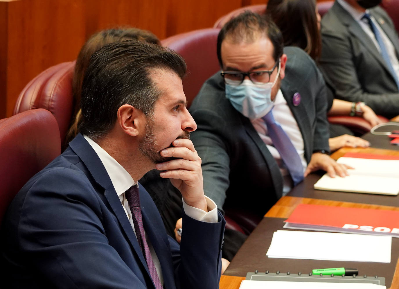 El portavoz del Grupo Socialista, Luis Tudanca, durante la sesión de tarde del debate de investidura del candidato a la Presidencia de la Junta de Castilla y León