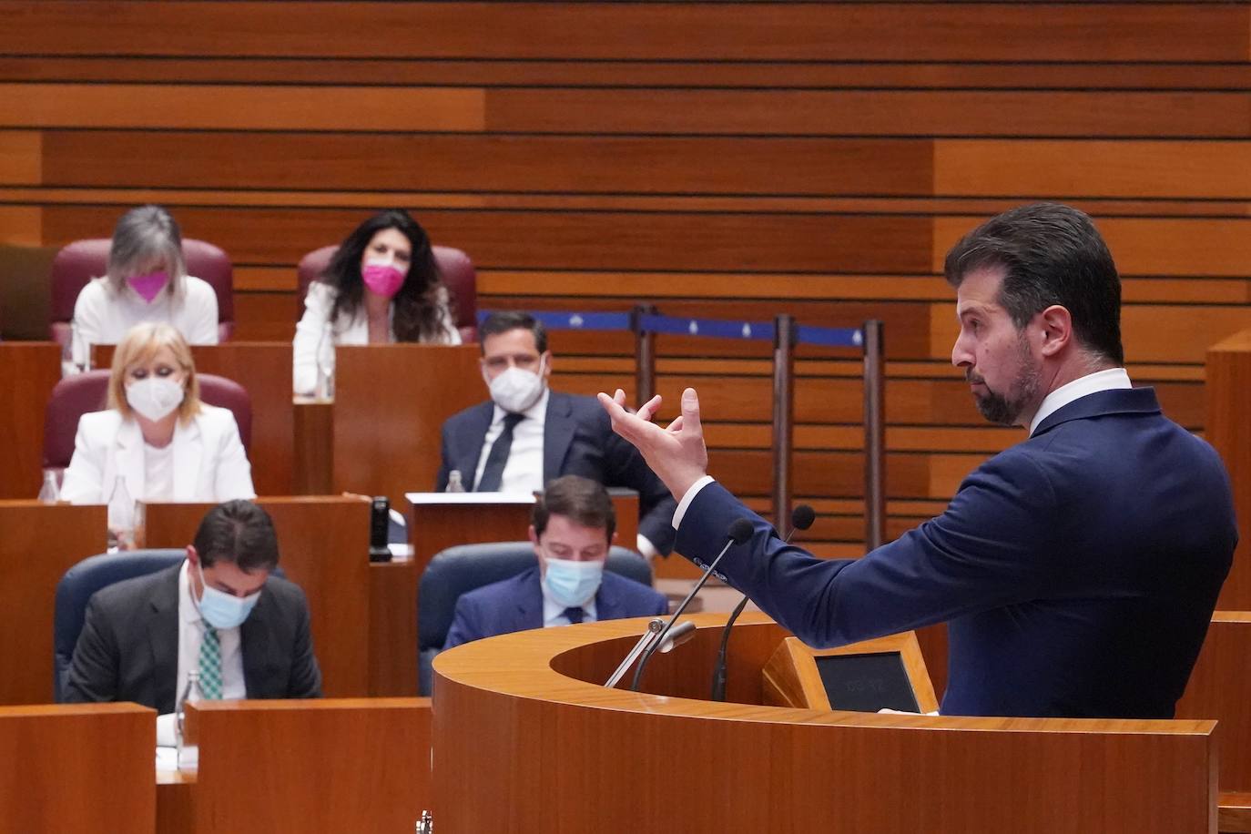 El portavoz del Grupo Socialista, Luis Tudanca, durante la sesión de tarde del debate de investidura del candidato a la Presidencia de la Junta de Castilla y León