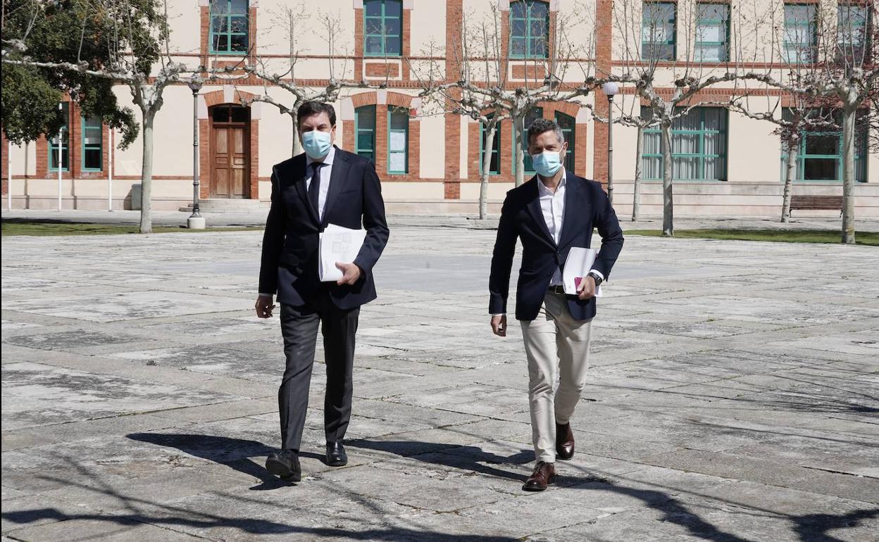 El consejero de Hacienda en funciones antes de la rueda de prensa posterior al consejo de gobierno.