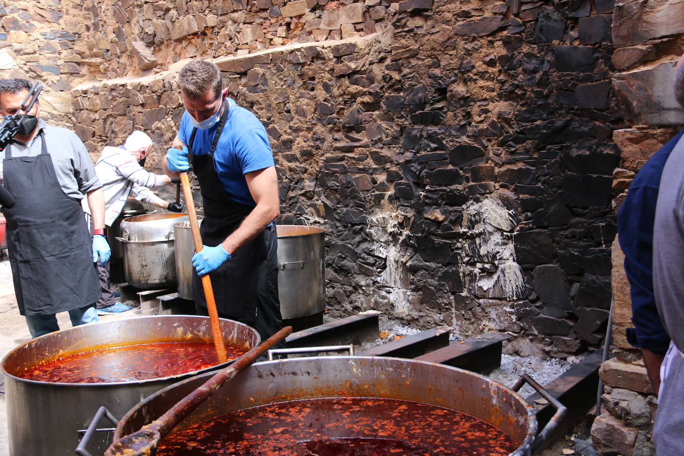 Fotos: El Santo Potajero alimenta a La Bañeza