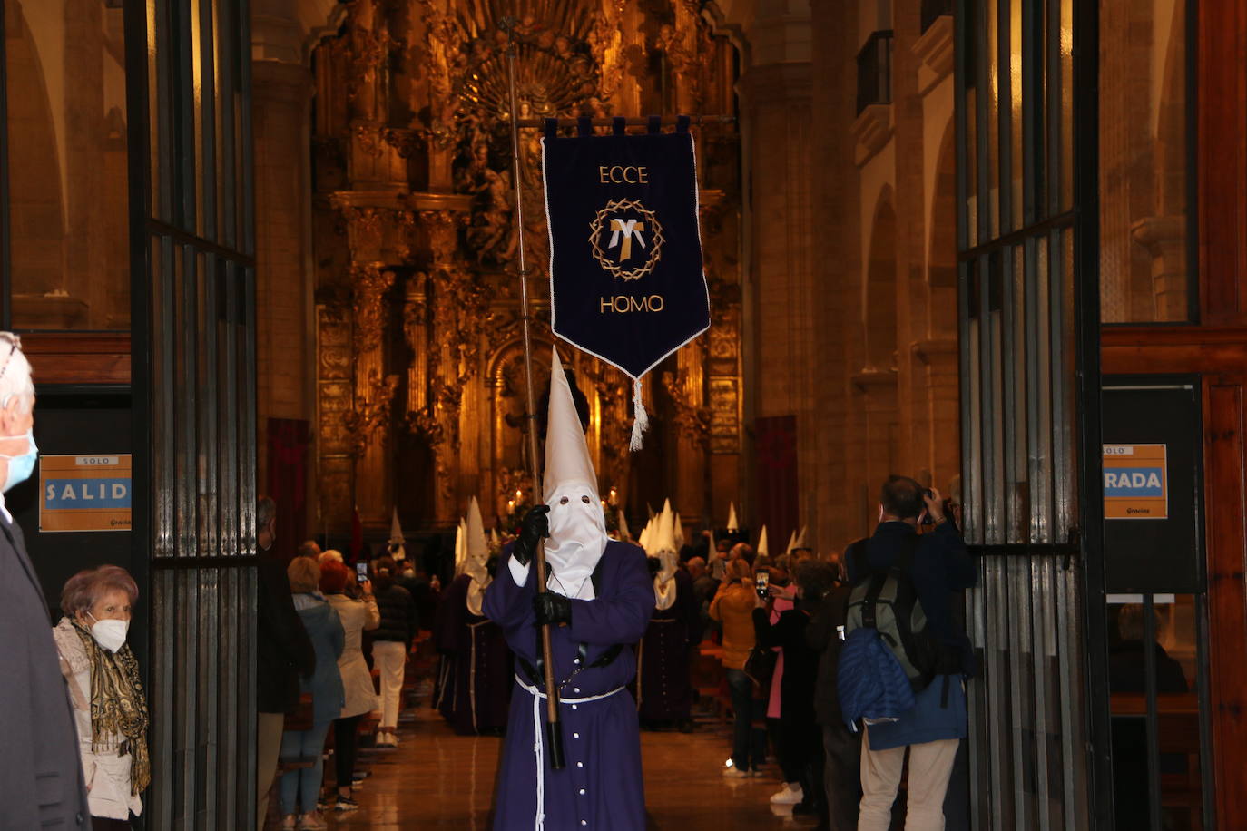 La Cofradía Santísimo Cristo de la Expiración y del Silencio ha puesto en la calle el recogimiento del Miércoles Santo. 