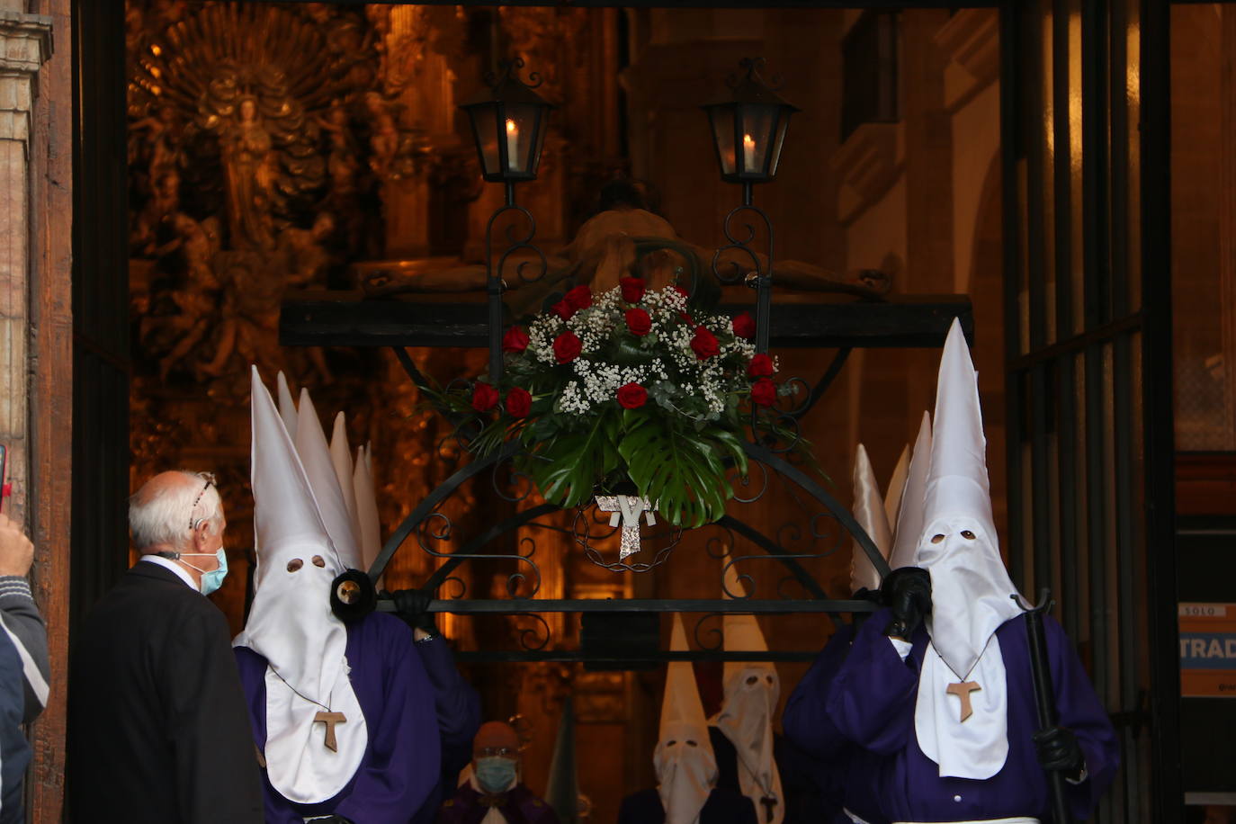 La Cofradía Santísimo Cristo de la Expiración y del Silencio ha puesto en la calle el recogimiento del Miércoles Santo. 