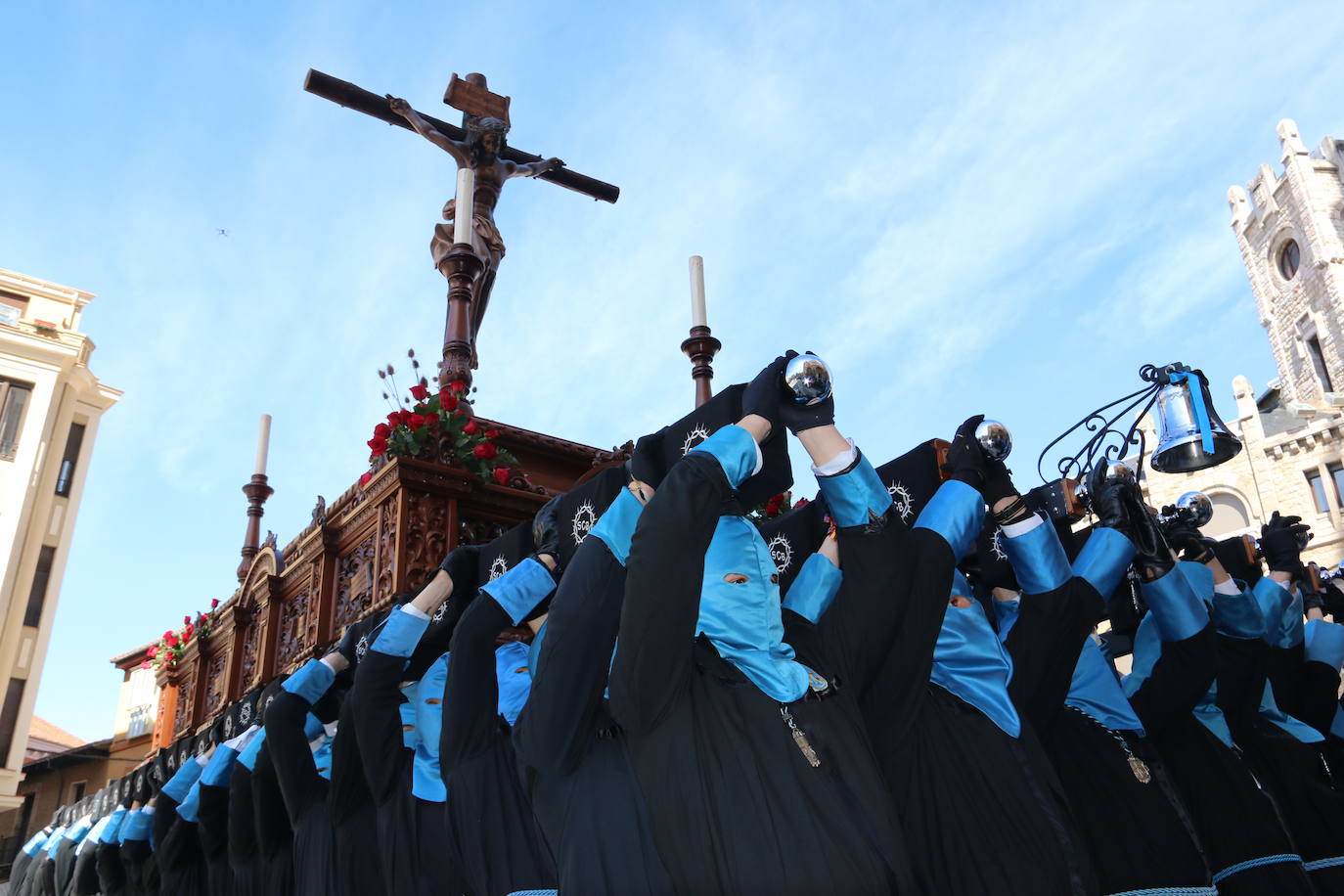 Fotos: Cofradía de las Bienaventuranzas | El &#039;Moreno&#039; se alza al cielo