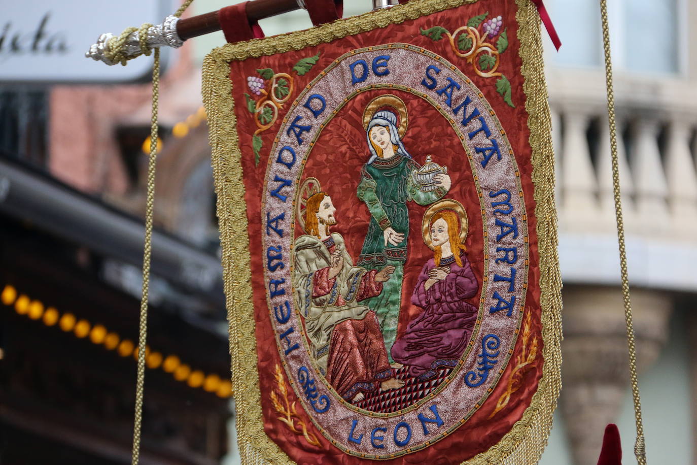 La tarde de Jueves Santo la fraternidad entre cofradías se ha materializado en la procesión de La Úlitma Cena.