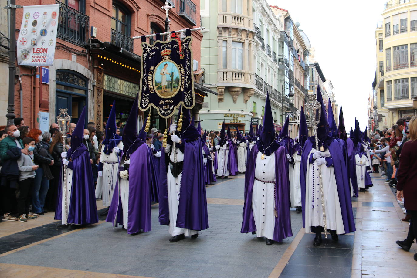 La tarde de Jueves Santo la fraternidad entre cofradías se ha materializado en la procesión de La Úlitma Cena.