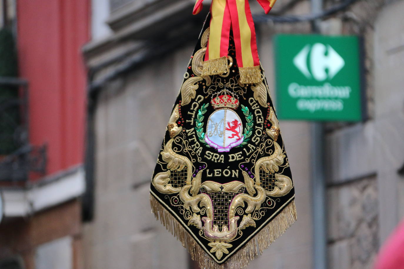 La tarde de Jueves Santo la fraternidad entre cofradías se ha materializado en la procesión de La Úlitma Cena.