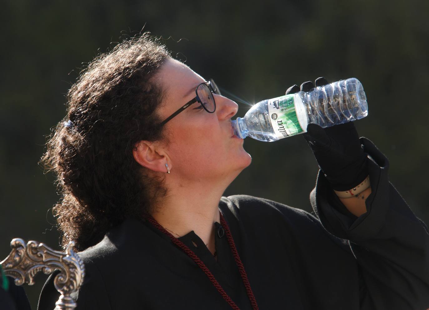 El calor fue uno de los grandes invitados a la Procesión de Santo Entierro de Ponferrada de este Viernes Santo.