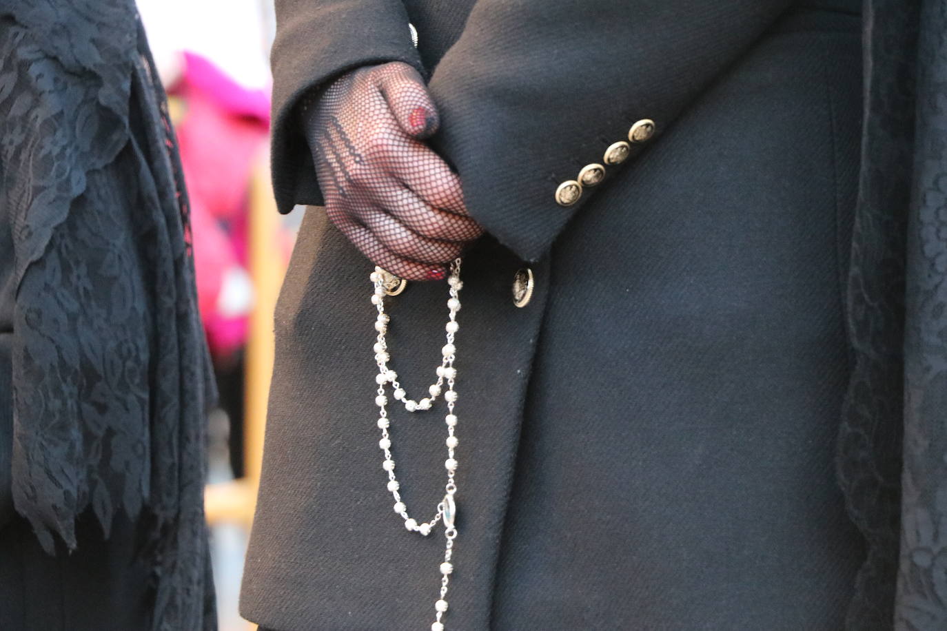 La Cofradía de Angustias ha organizado este Viernes Santo su procesión del Santo Entierro como cada año par. La última vez que procesionó por las calles de la capital fue en 2016.