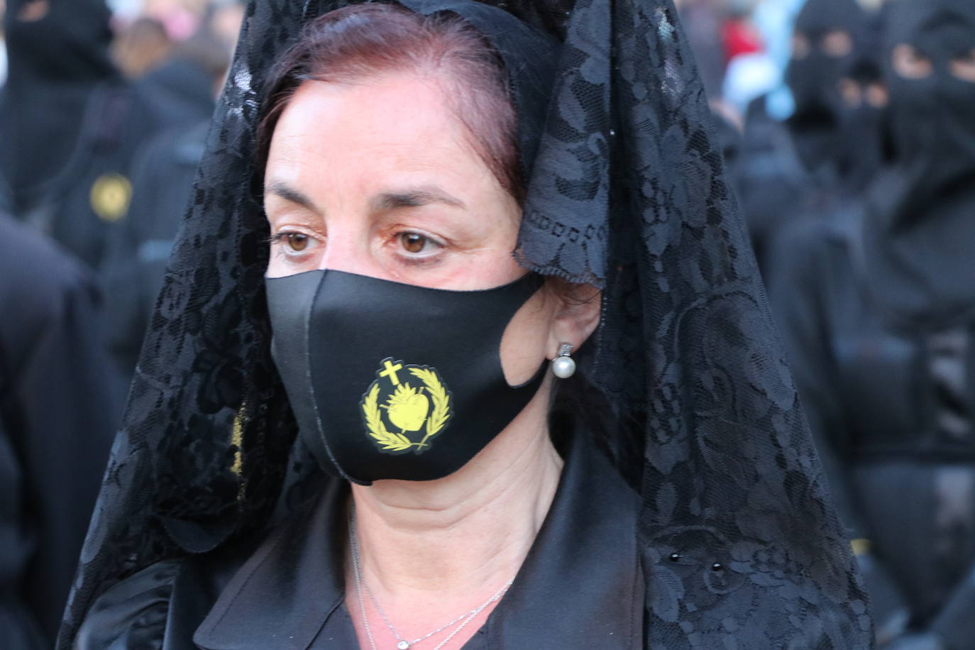 La Cofradía de Angustias ha organizado este Viernes Santo su procesión del Santo Entierro como cada año par. La última vez que procesionó por las calles de la capital fue en 2016.