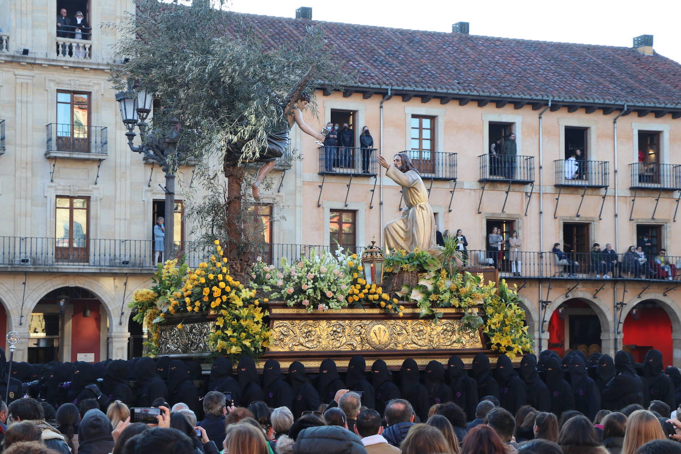 Fotos: Procesión de los Pasos, al completo