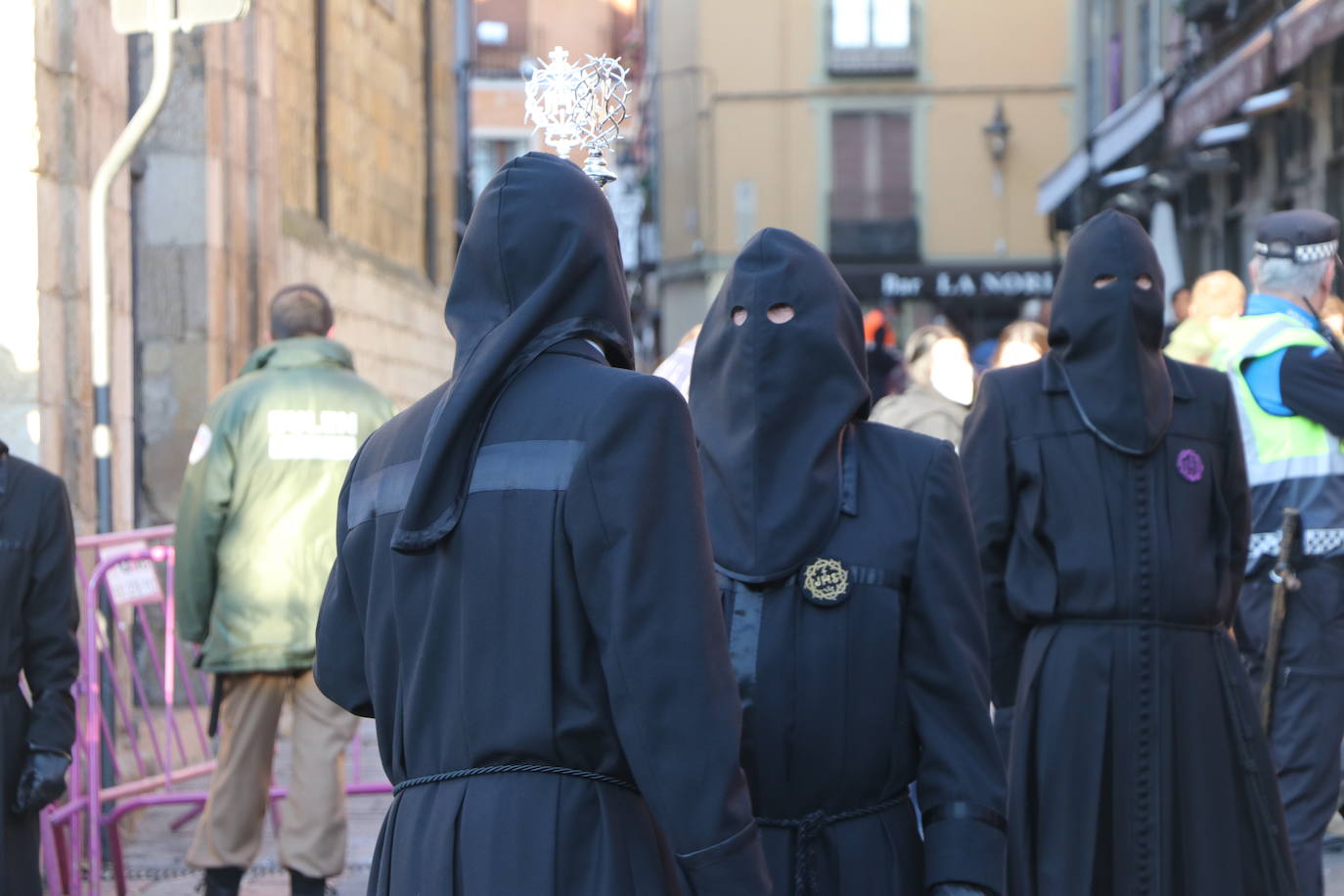 Fotos: Procesión de los Pasos, al completo