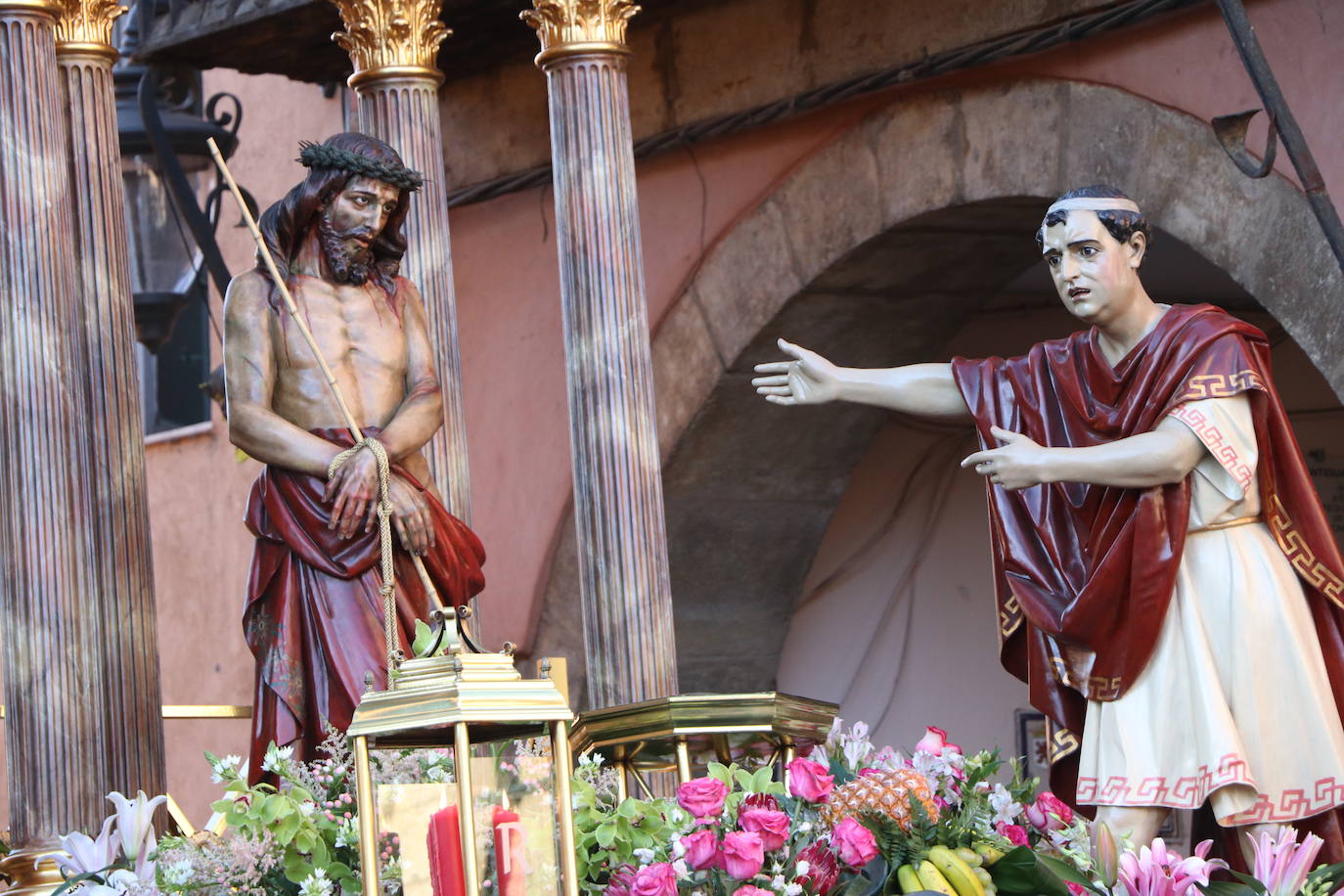 Fotos: Procesión de los Pasos, al completo