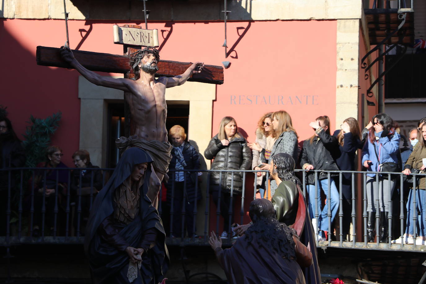 Fotos: Procesión de los Pasos, al completo