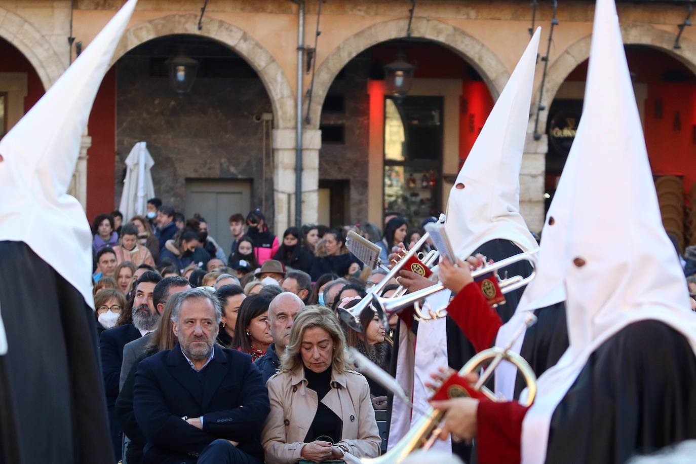 Procesión de los Pasos y acto de El Encuentro en León desde el objetivo del fotógrafo Peio García.