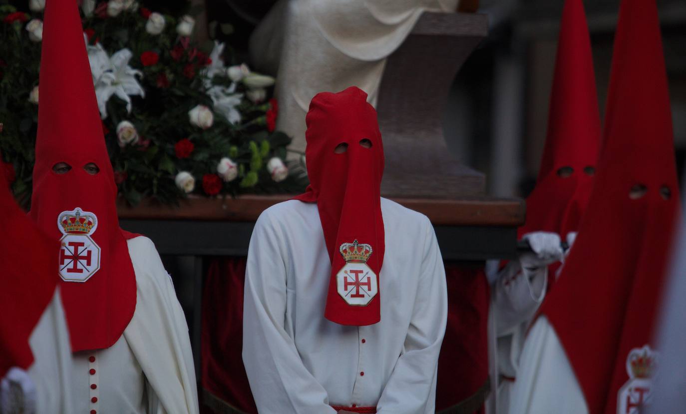 Procesión de la Santa Cena con la liberación de un preso.