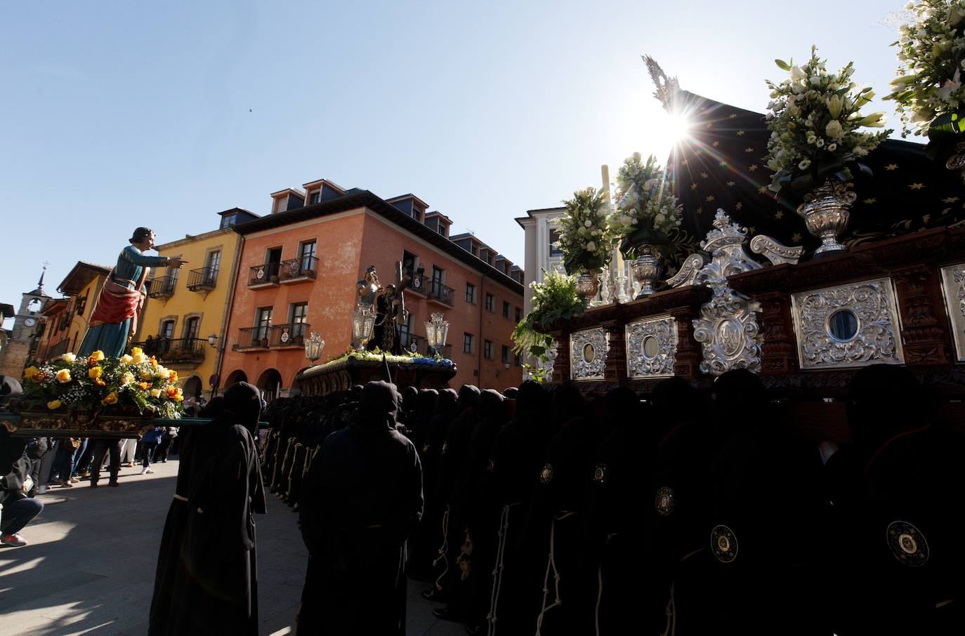 Ponferrada vive uno de sus actos centrales de la Semana Santa con esta procesión del Encuentro.